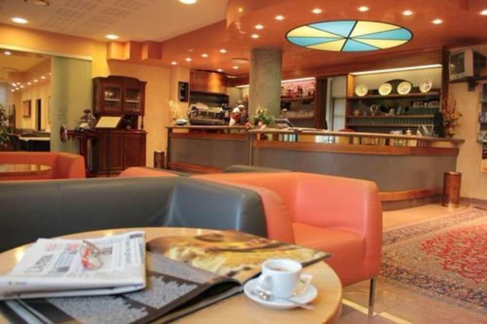 Hotel Eden ヴァレッジョ・スル・ミンチョ エクステリア 写真